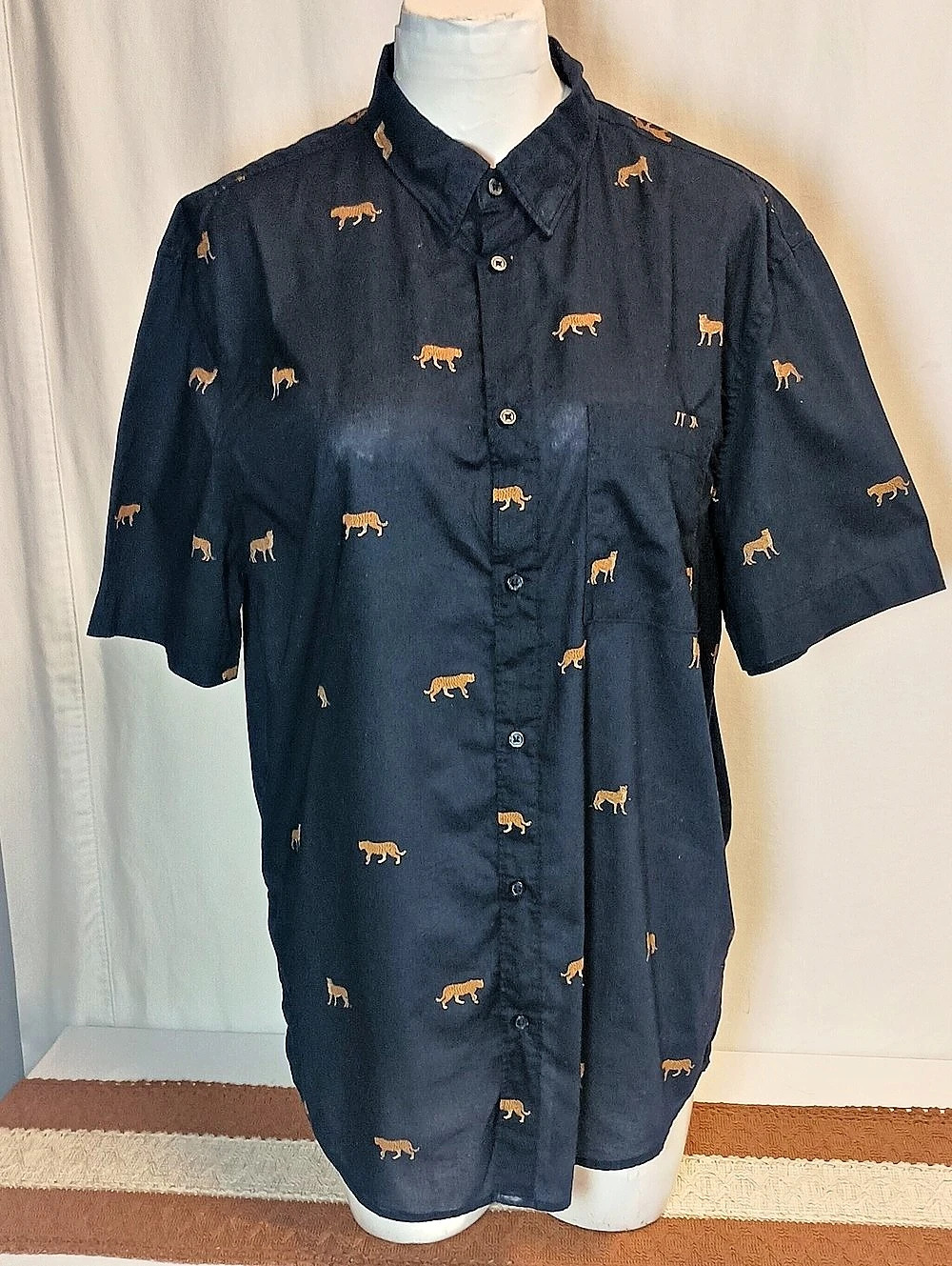 H&M Leopard Print Short Sleeve Shirt Size Medium